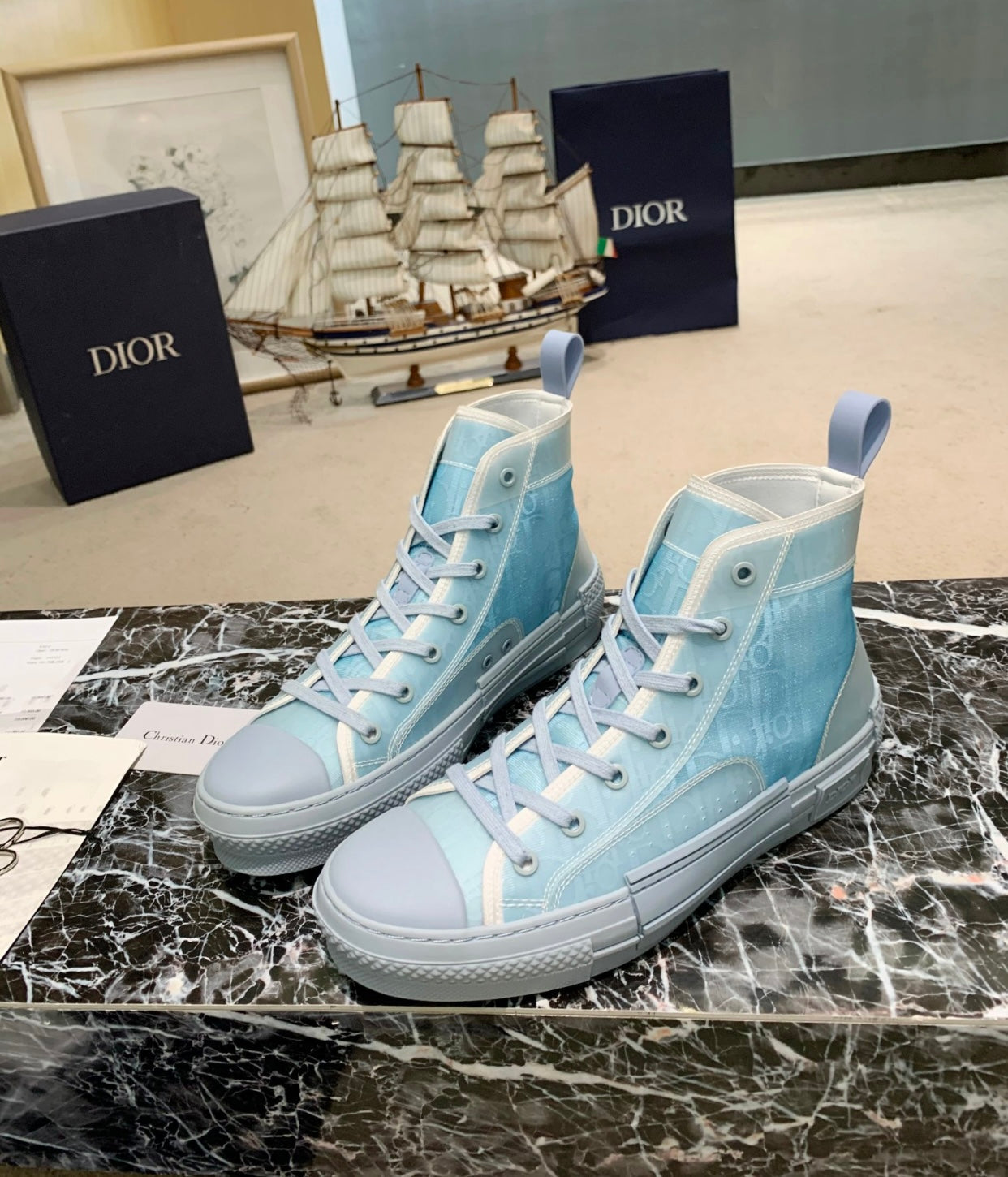 B23 Sneaker