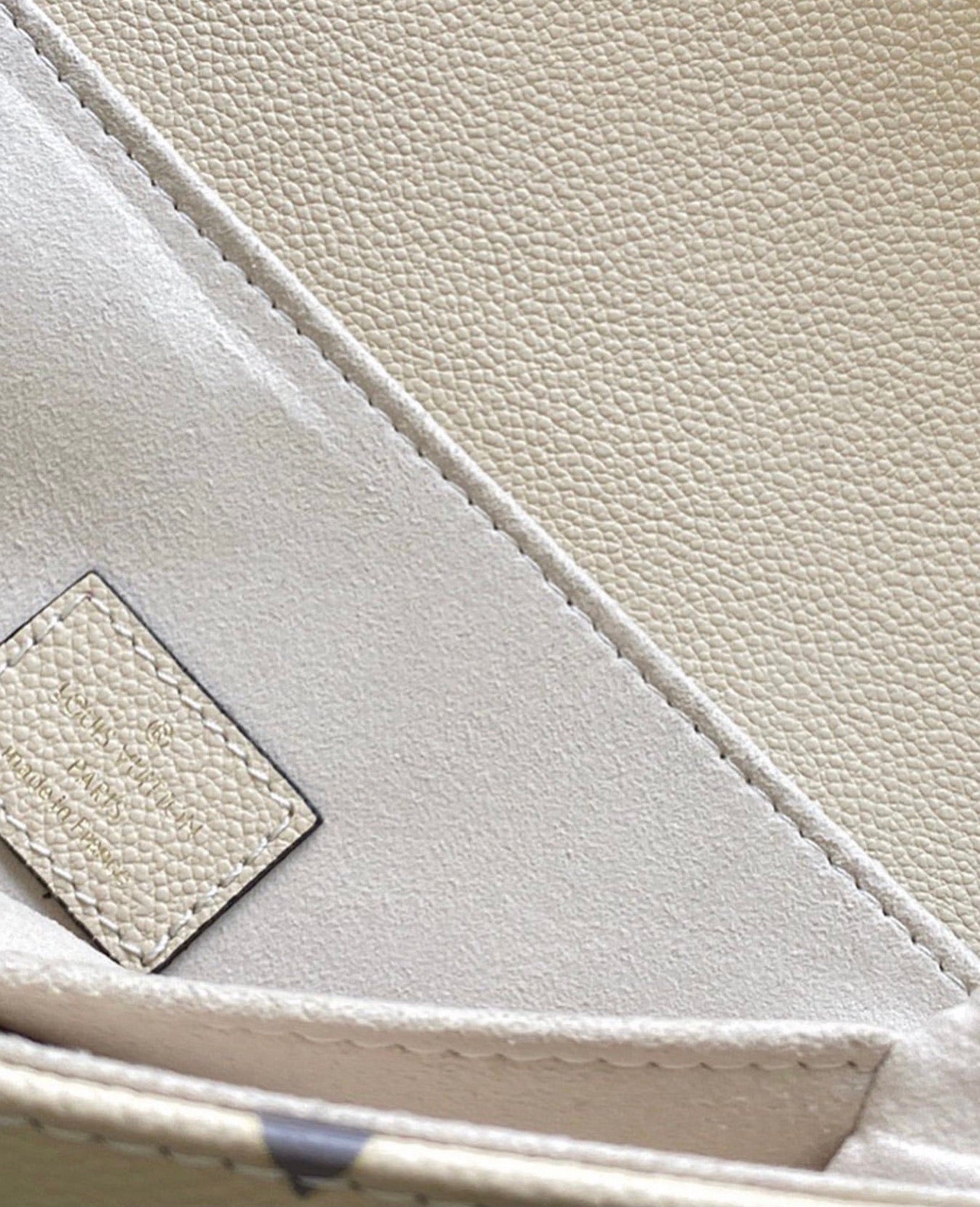 Pochette Metis
