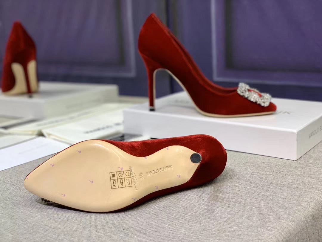 Hangisi Velvet Pumps