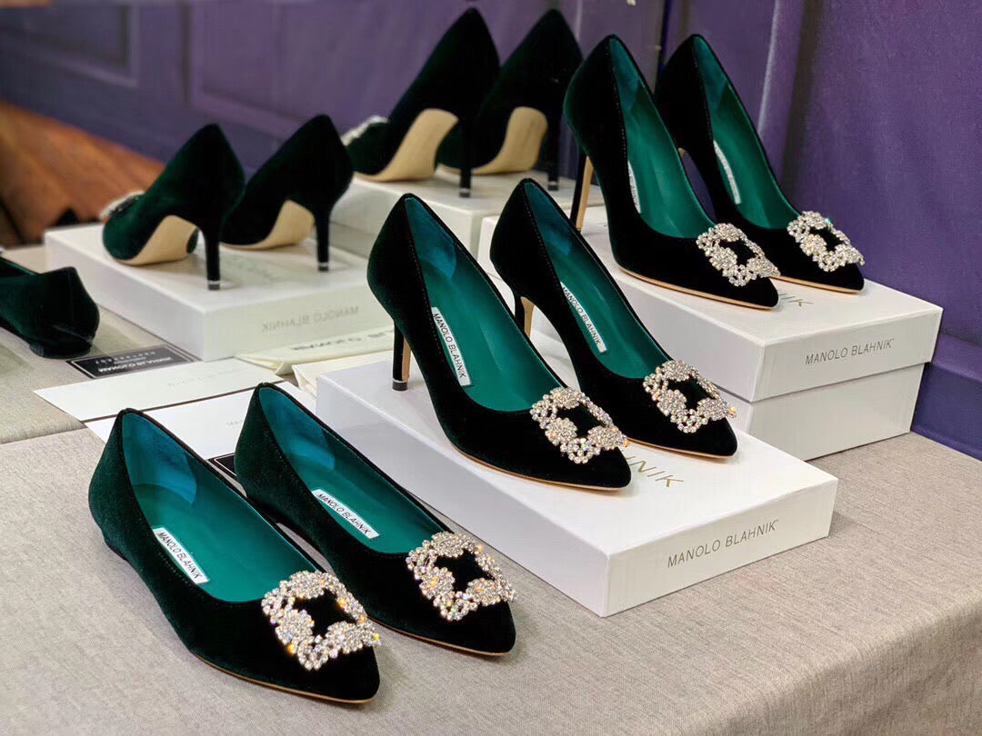 Hangisi Velvet Pumps