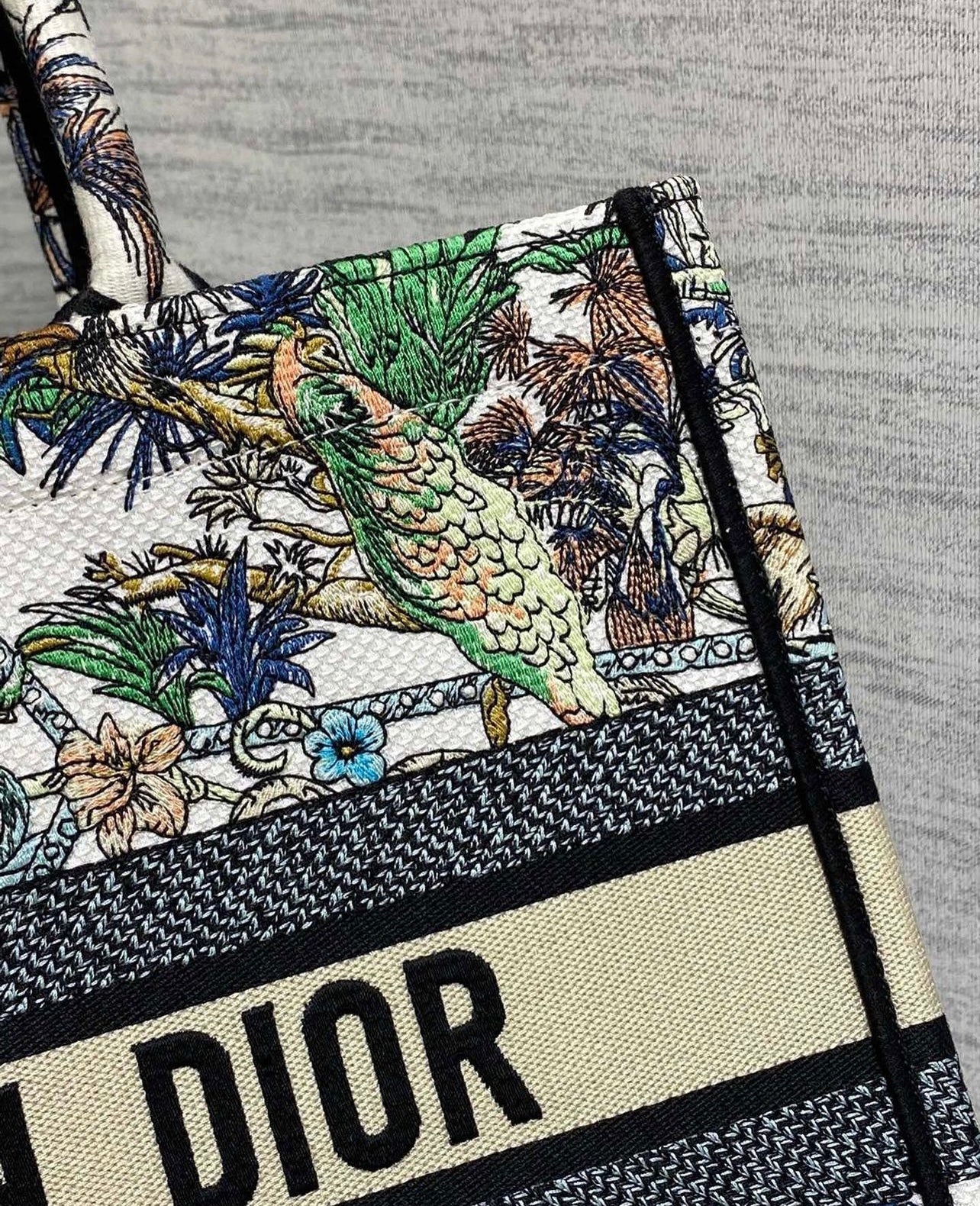 Medium Book Tote