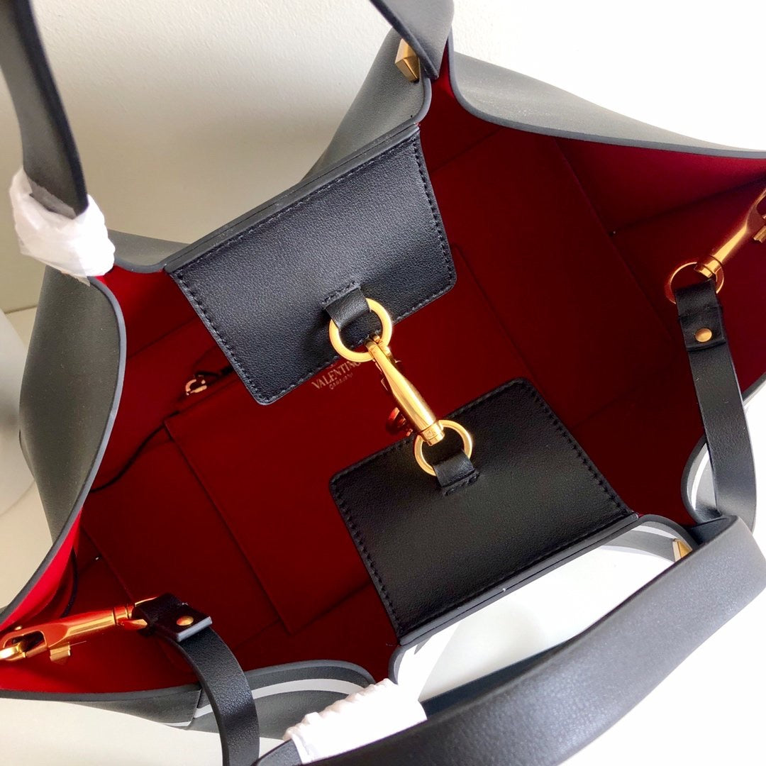 V Logo Escape Shopper