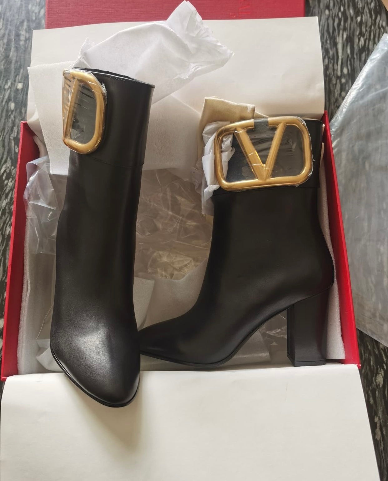 V Logo Boots