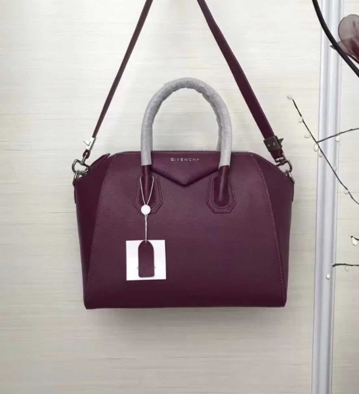 Antigona Grained Leather