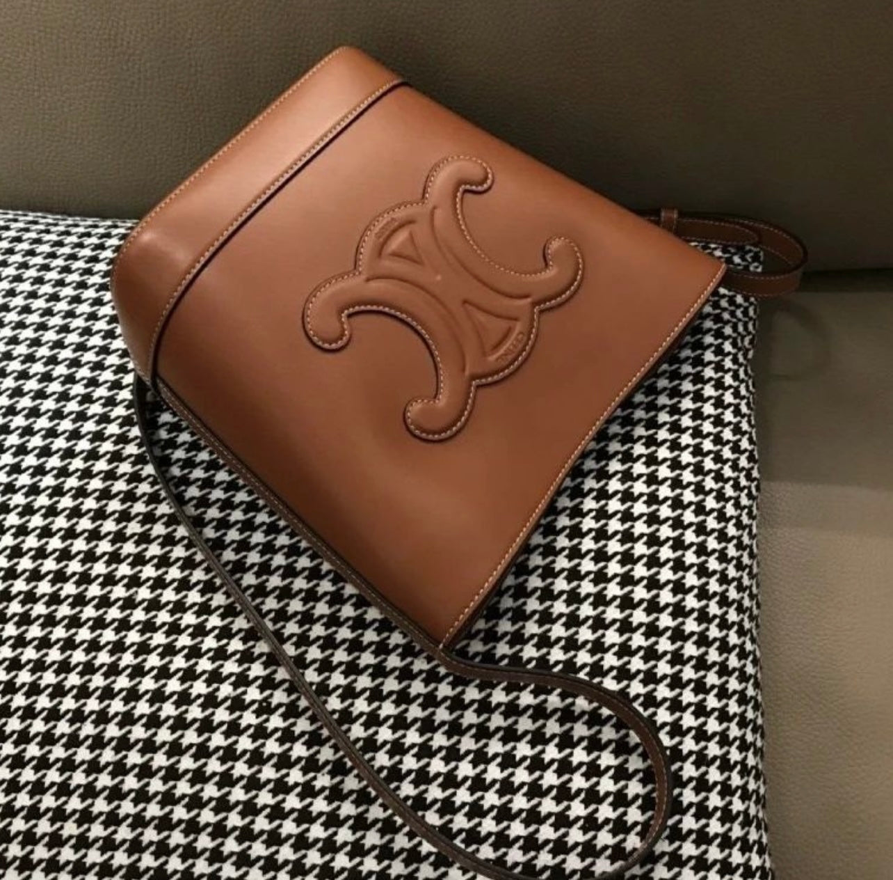 Triomphe Bucket Bag