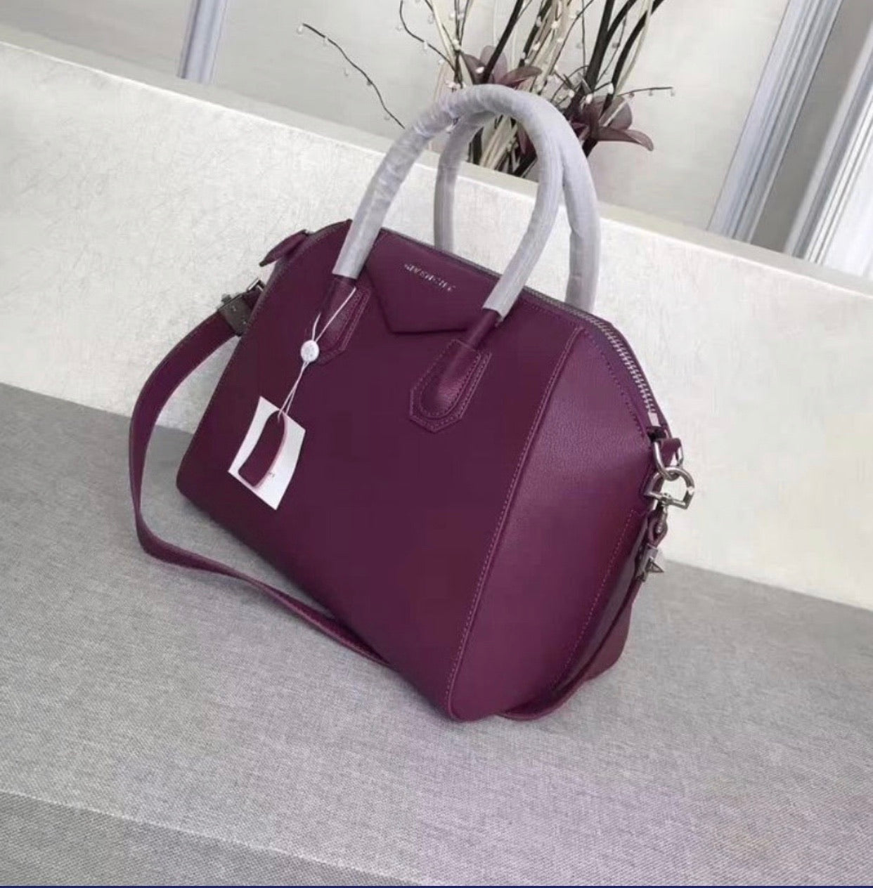 Antigona Grained Leather