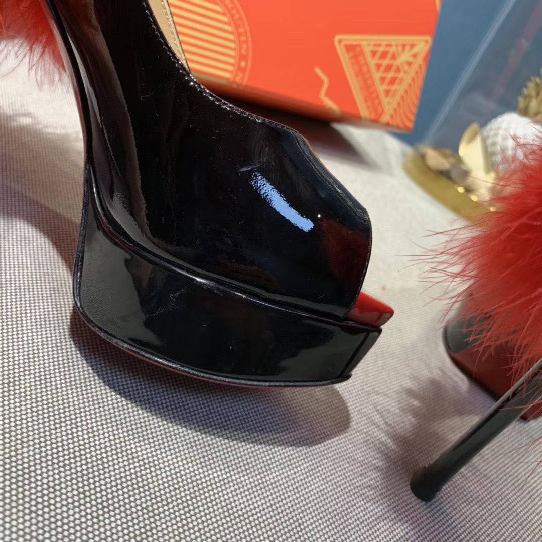 Lady Peep Pom