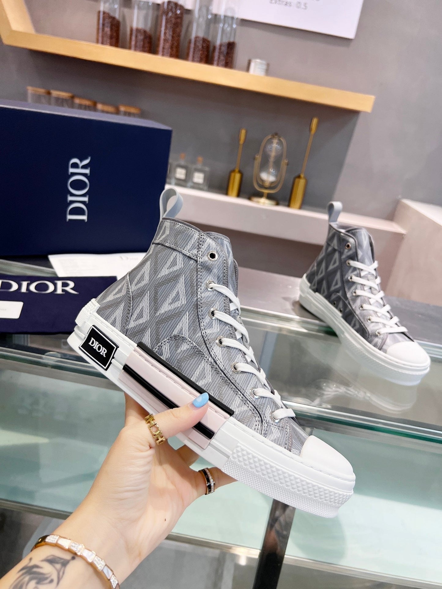 B23 Sneaker
