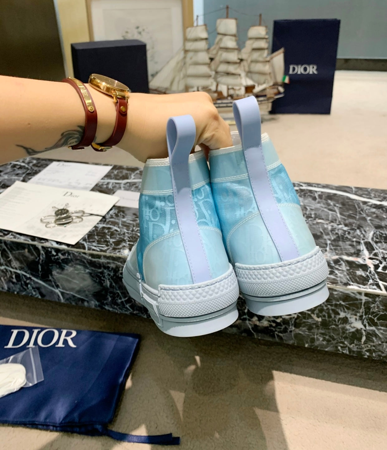 B23 Sneaker