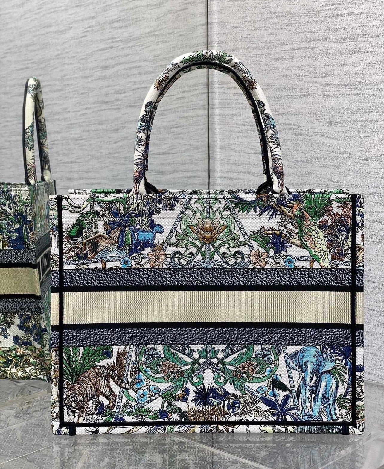 Medium Book Tote