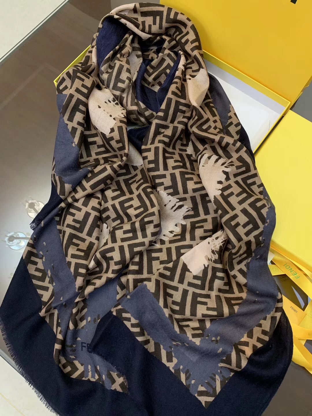 Logo Shawl