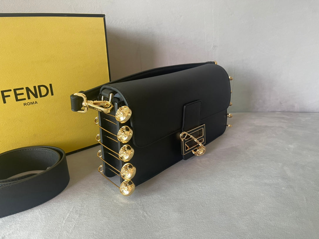Brooch Baguette