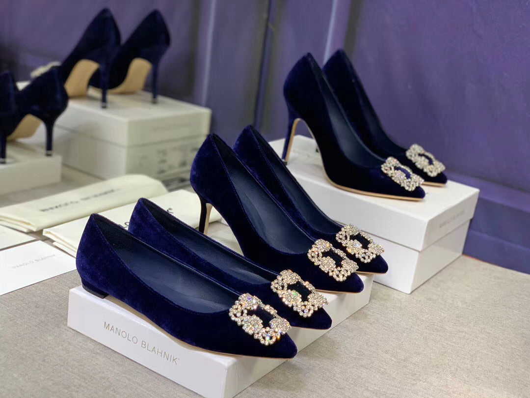 Hangisi Velvet Pumps