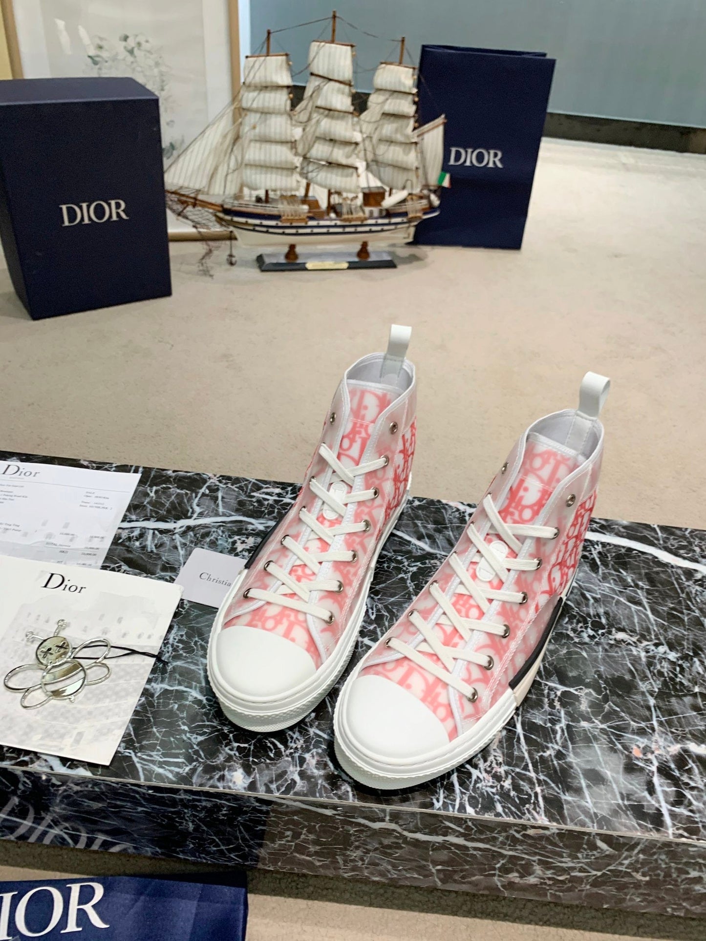 B23 Sneaker