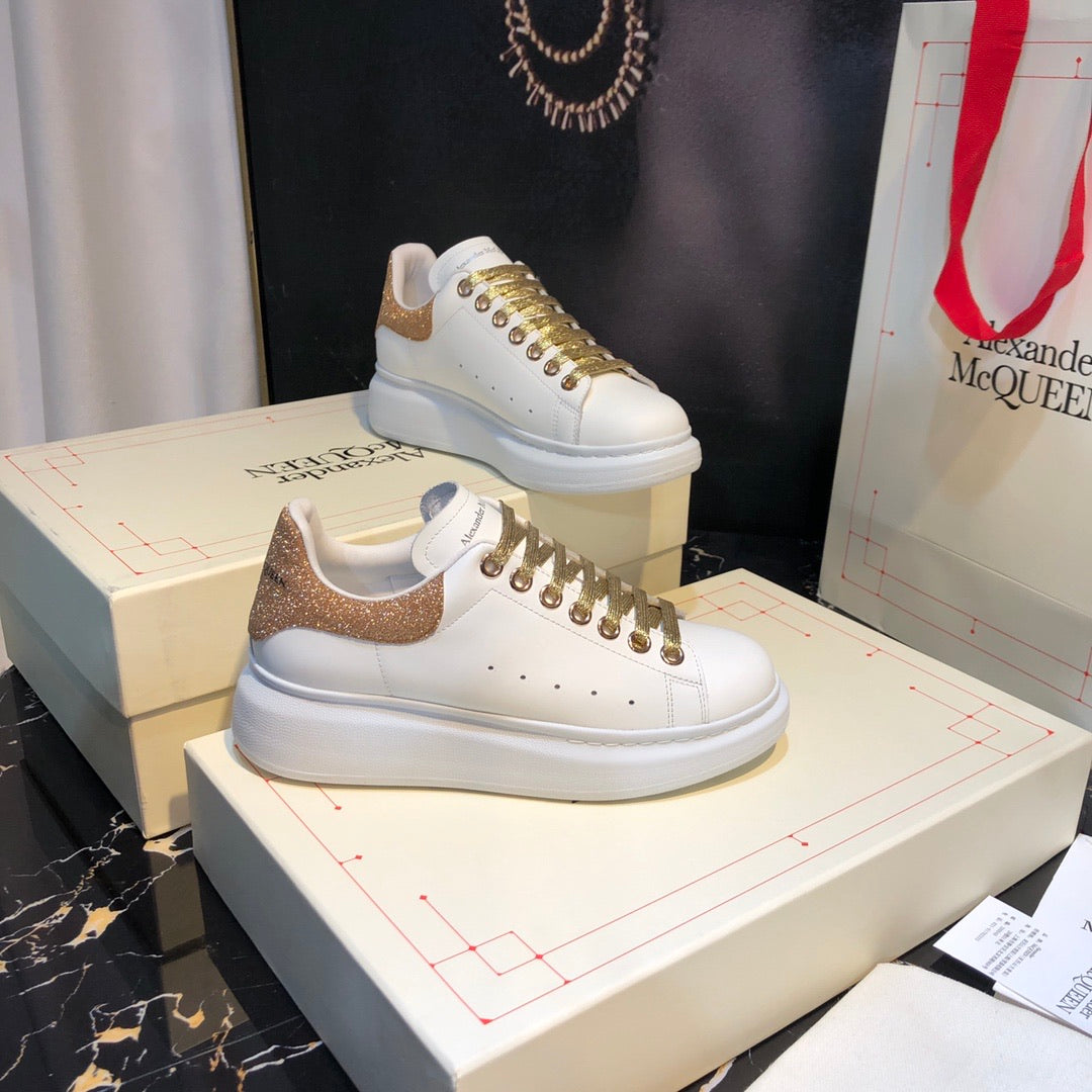 Oversized Sneaker Gold Glitter