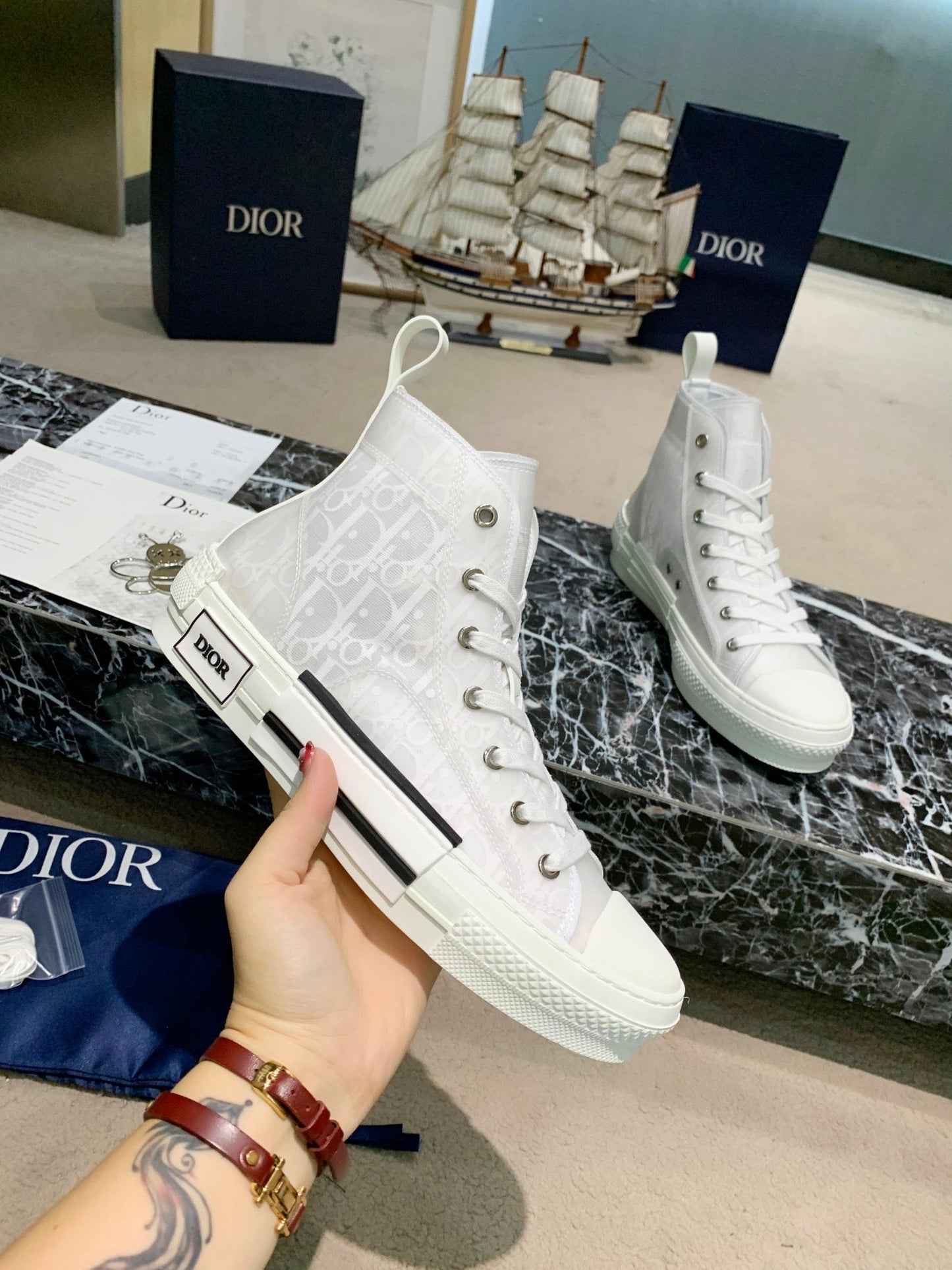 B23 Sneaker