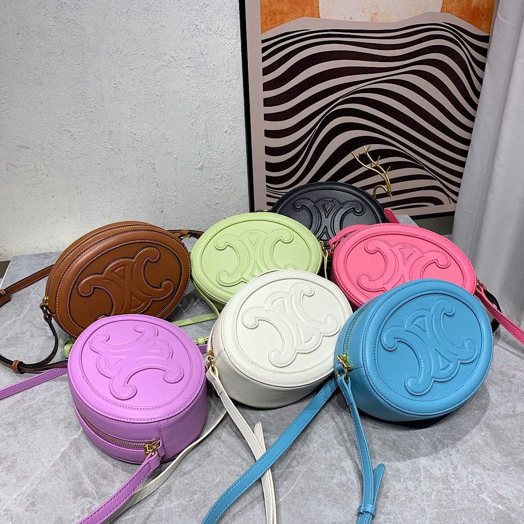 Oval Crossbody Triomphe