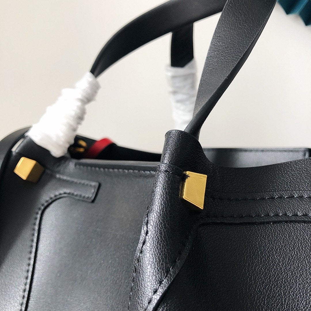 V Logo Escape Shopper