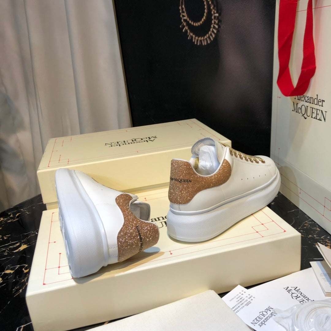 Oversized Sneaker Gold Glitter