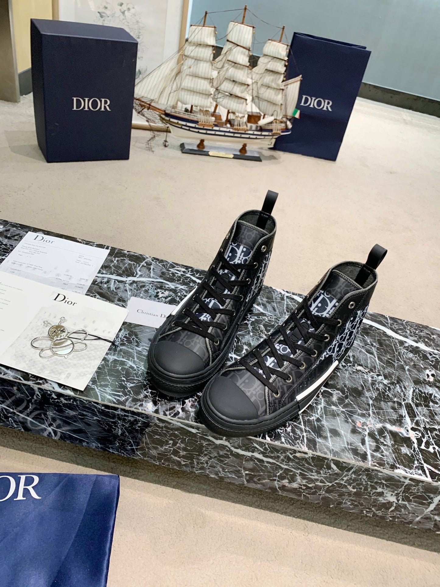 B23 Sneaker