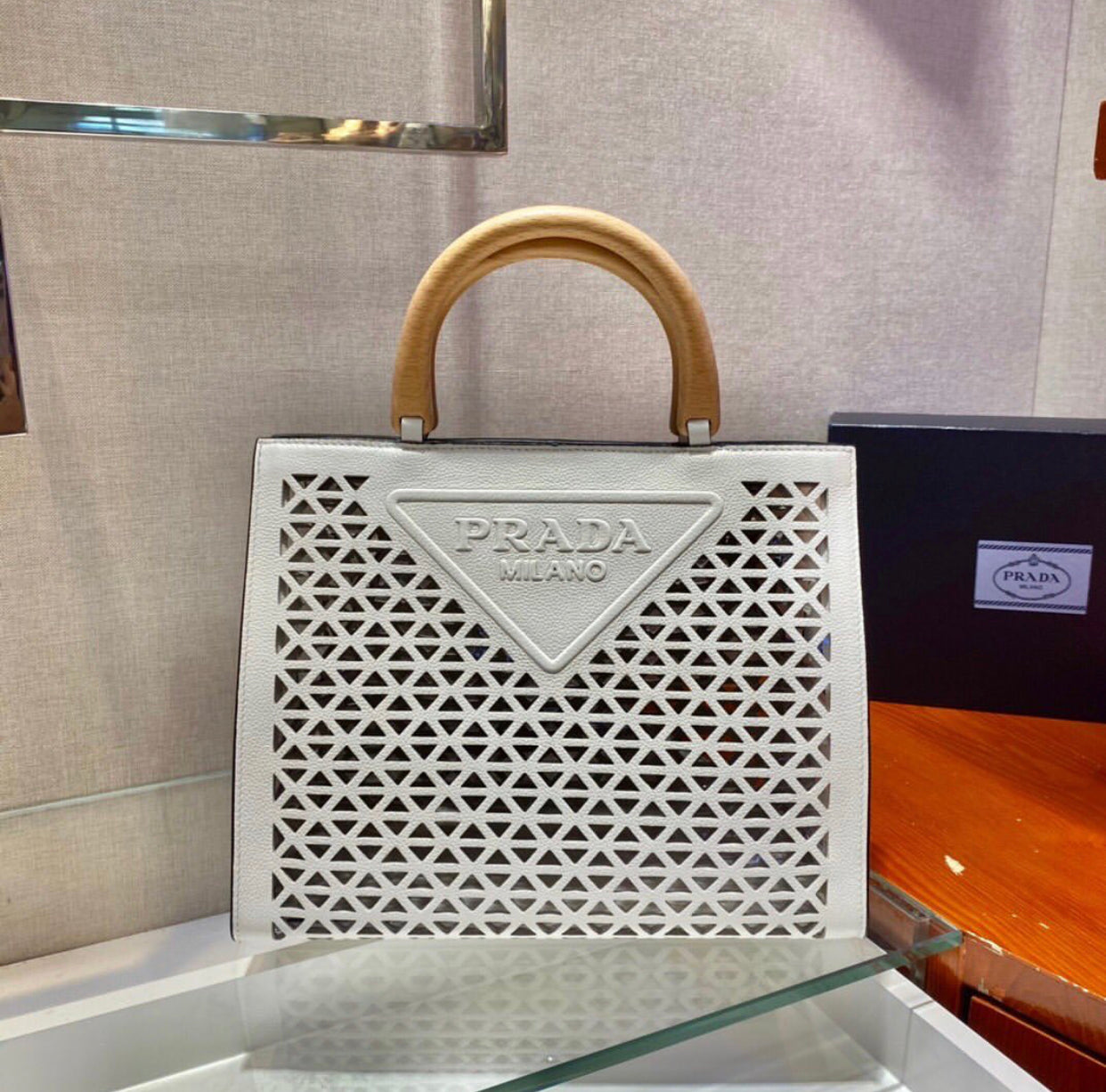 Cut Out Shopper