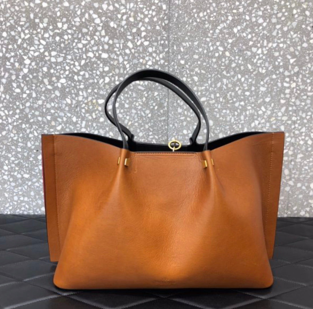 V Logo Escape Shopper