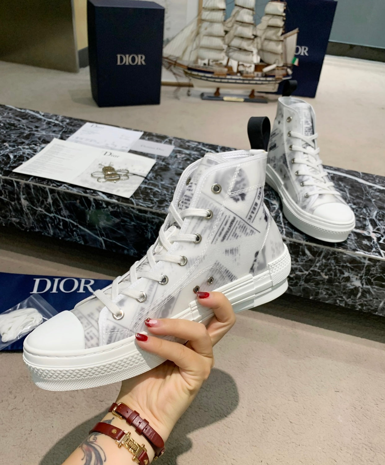 B23 Sneaker