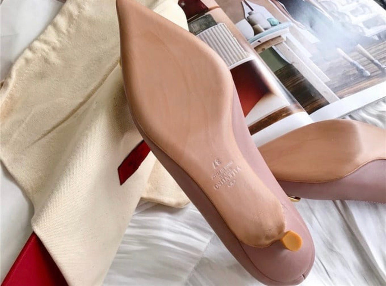 V Logo Pump