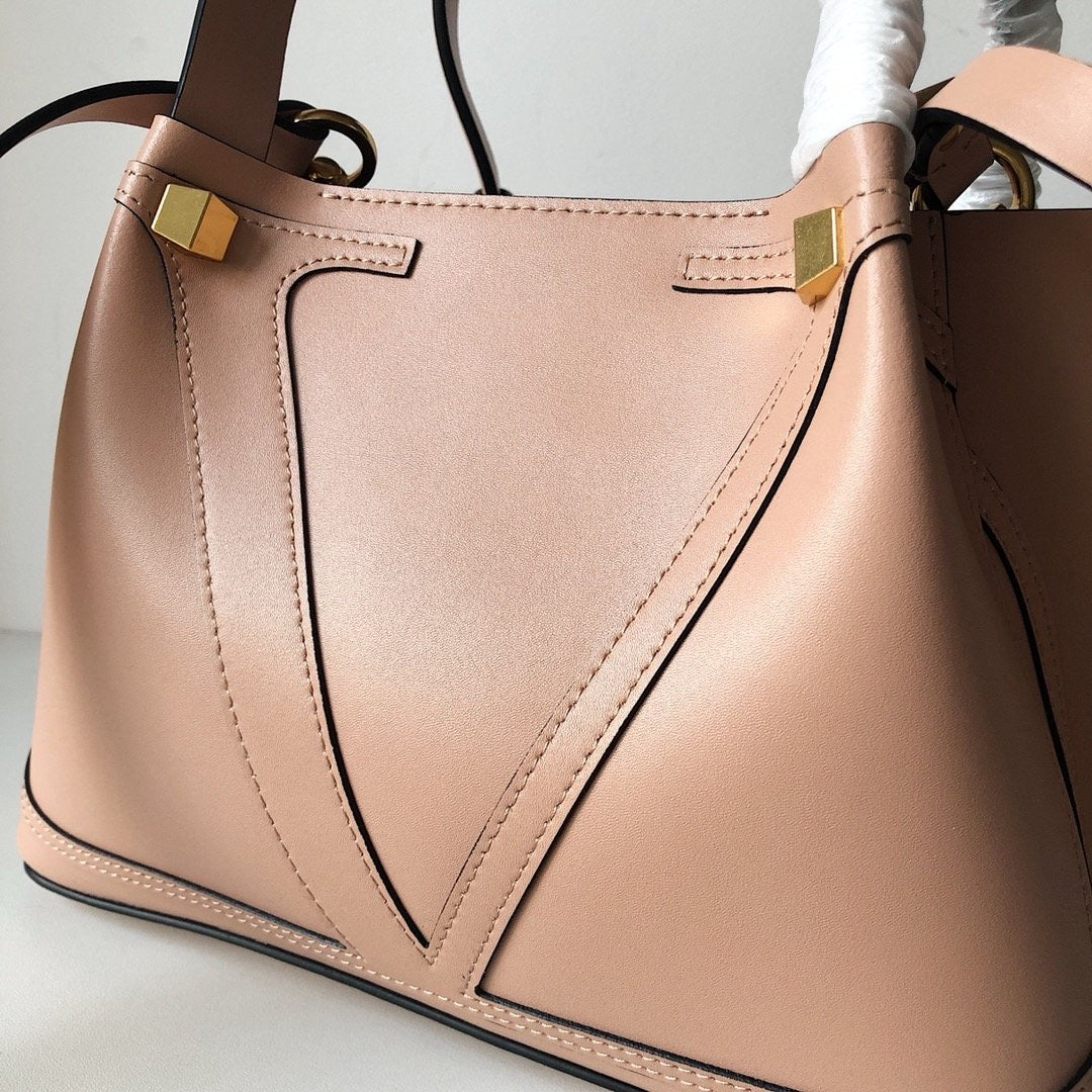 V Logo Escape Shopper
