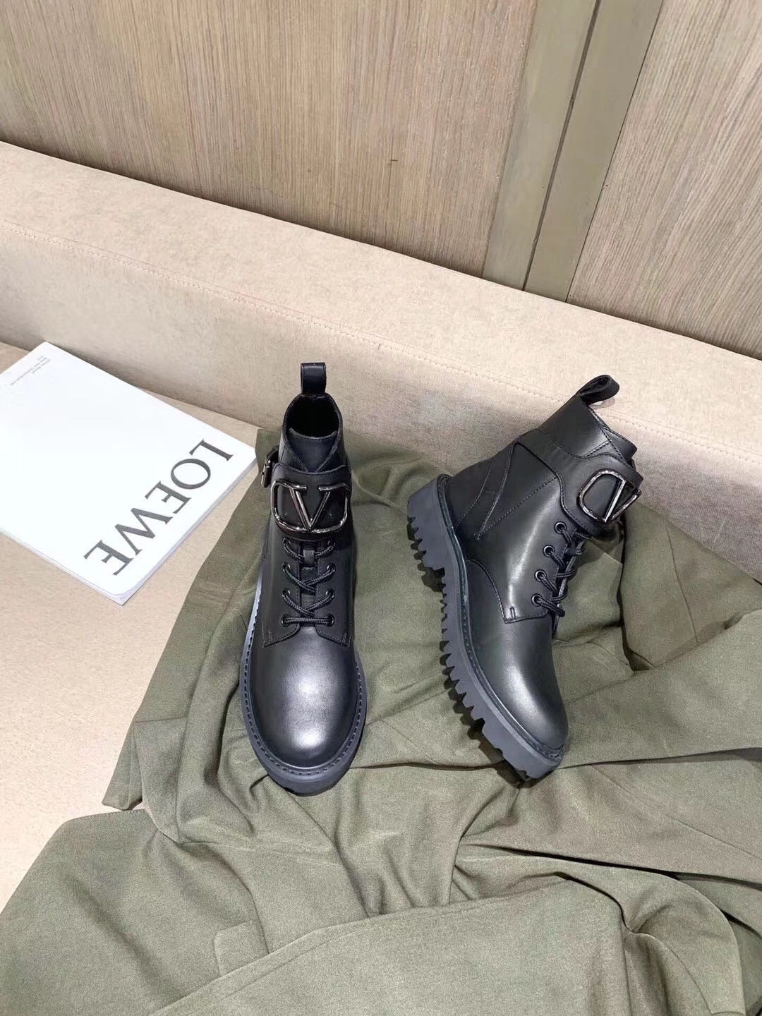 V Logo Boots