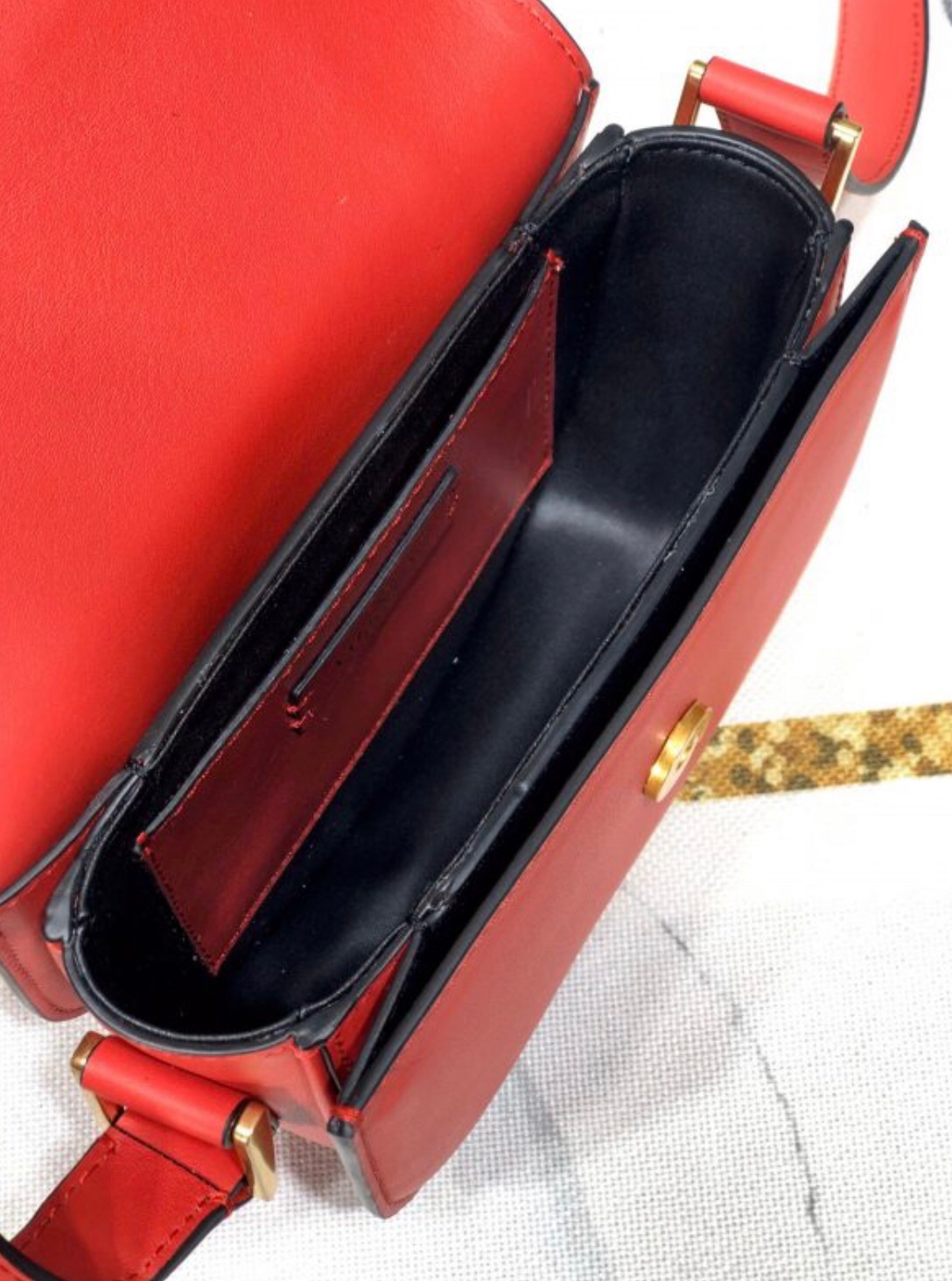 Supervee Small Crossbody
