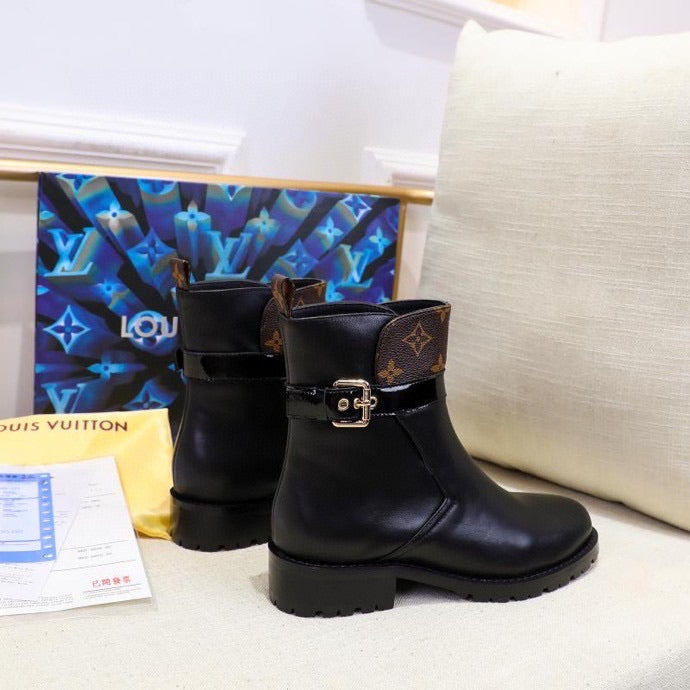 Discovery Flat Boots