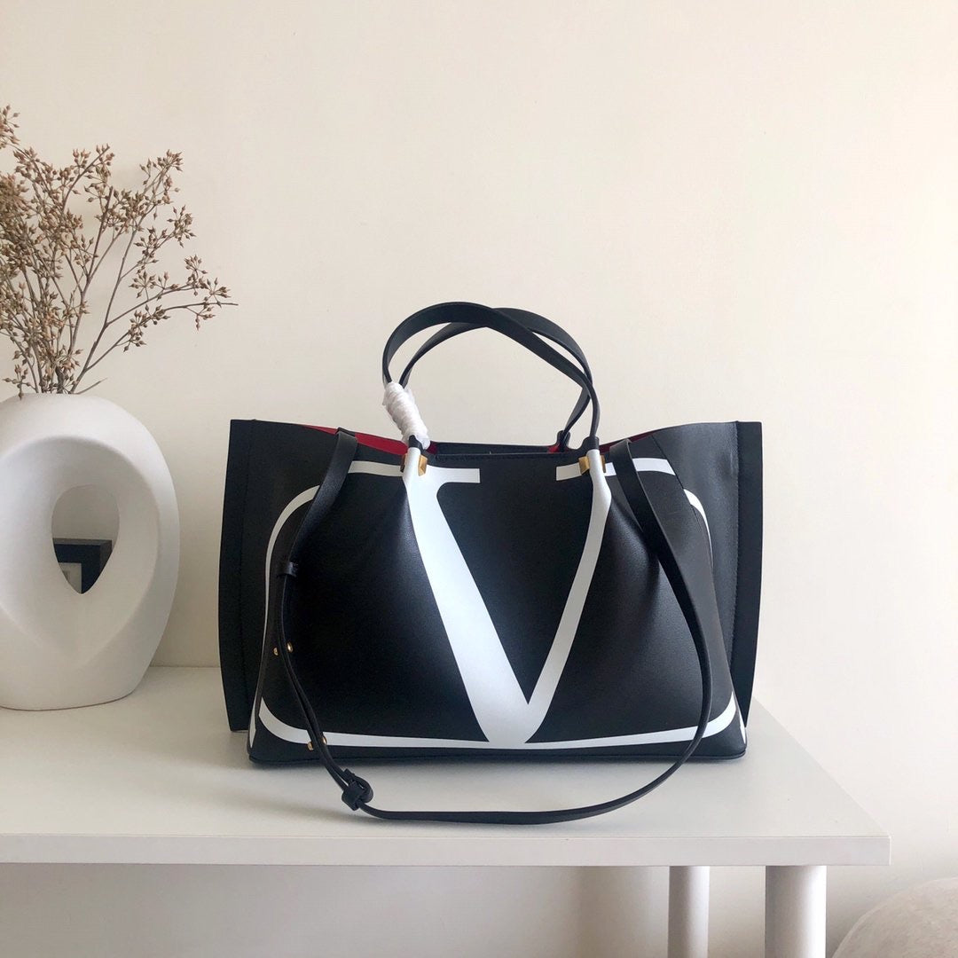 V Logo Escape Shopper