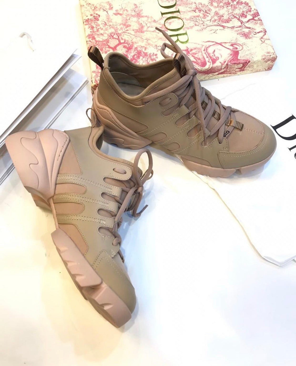 D Connect Sneaker