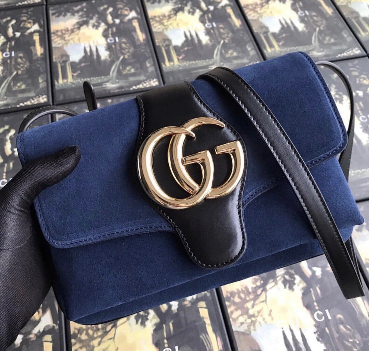 Arli Small Shoulder Bag