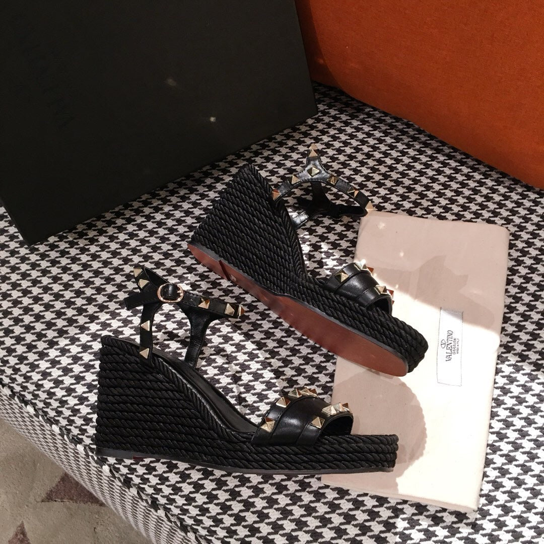Rockstud Wedges