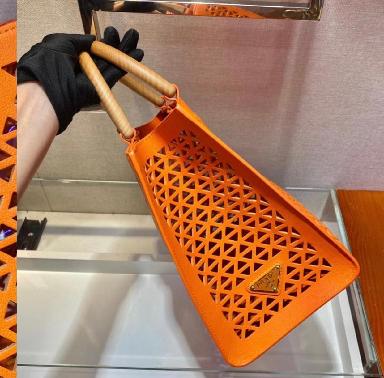 Cut Out Shopper