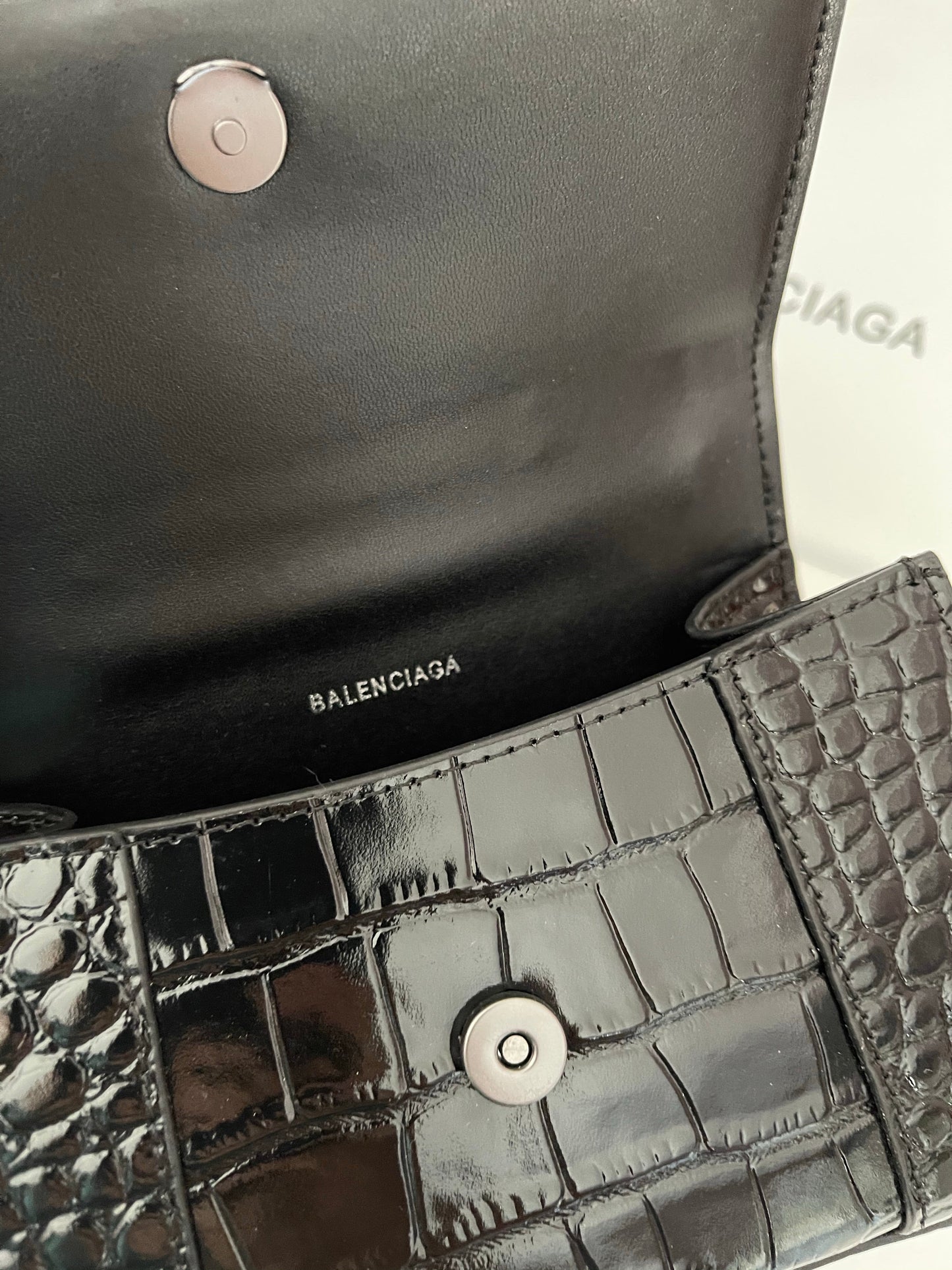Hourglass XS Embossed