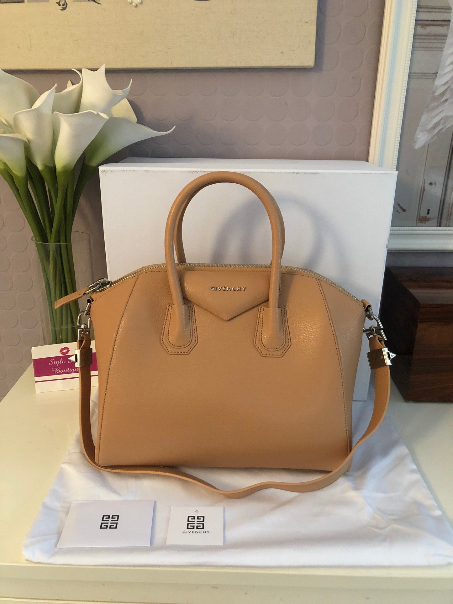 Antigona Grained Leather