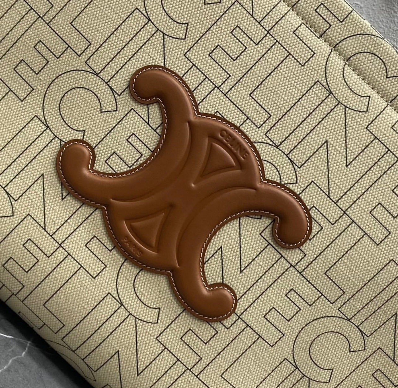 Triomphe Tote