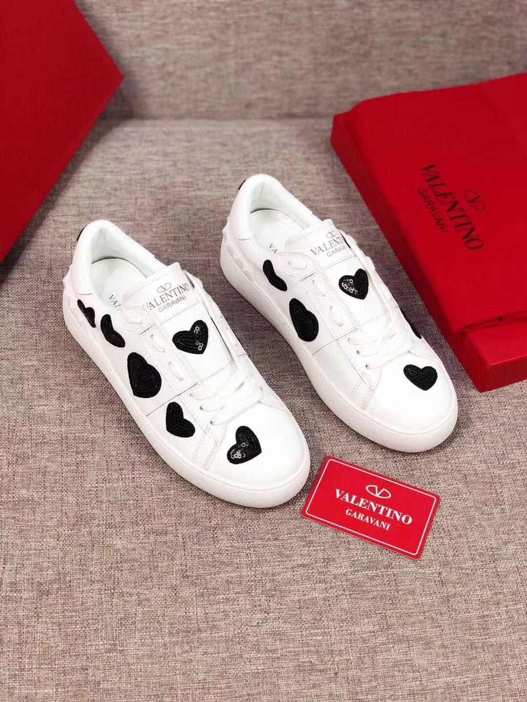 Rockstud Untitled Hearts