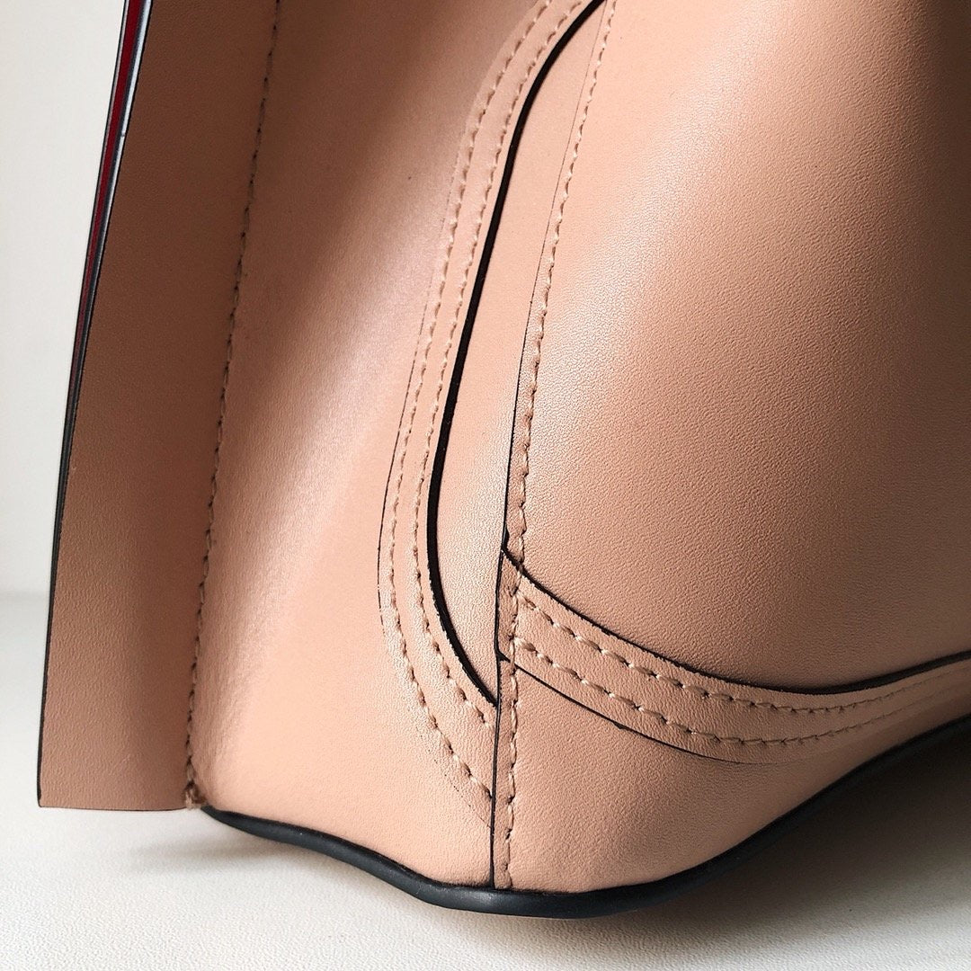 V Logo Escape Shopper
