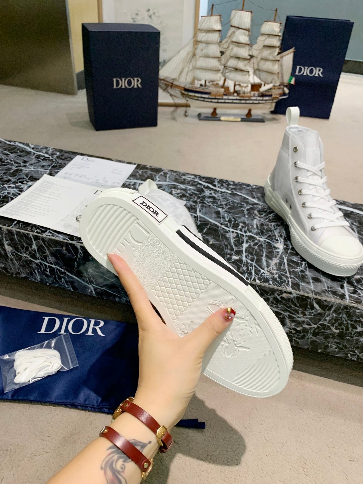 B23 Sneaker