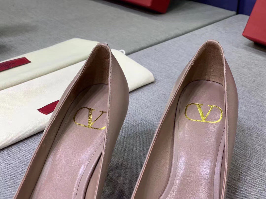 V Logo Pump