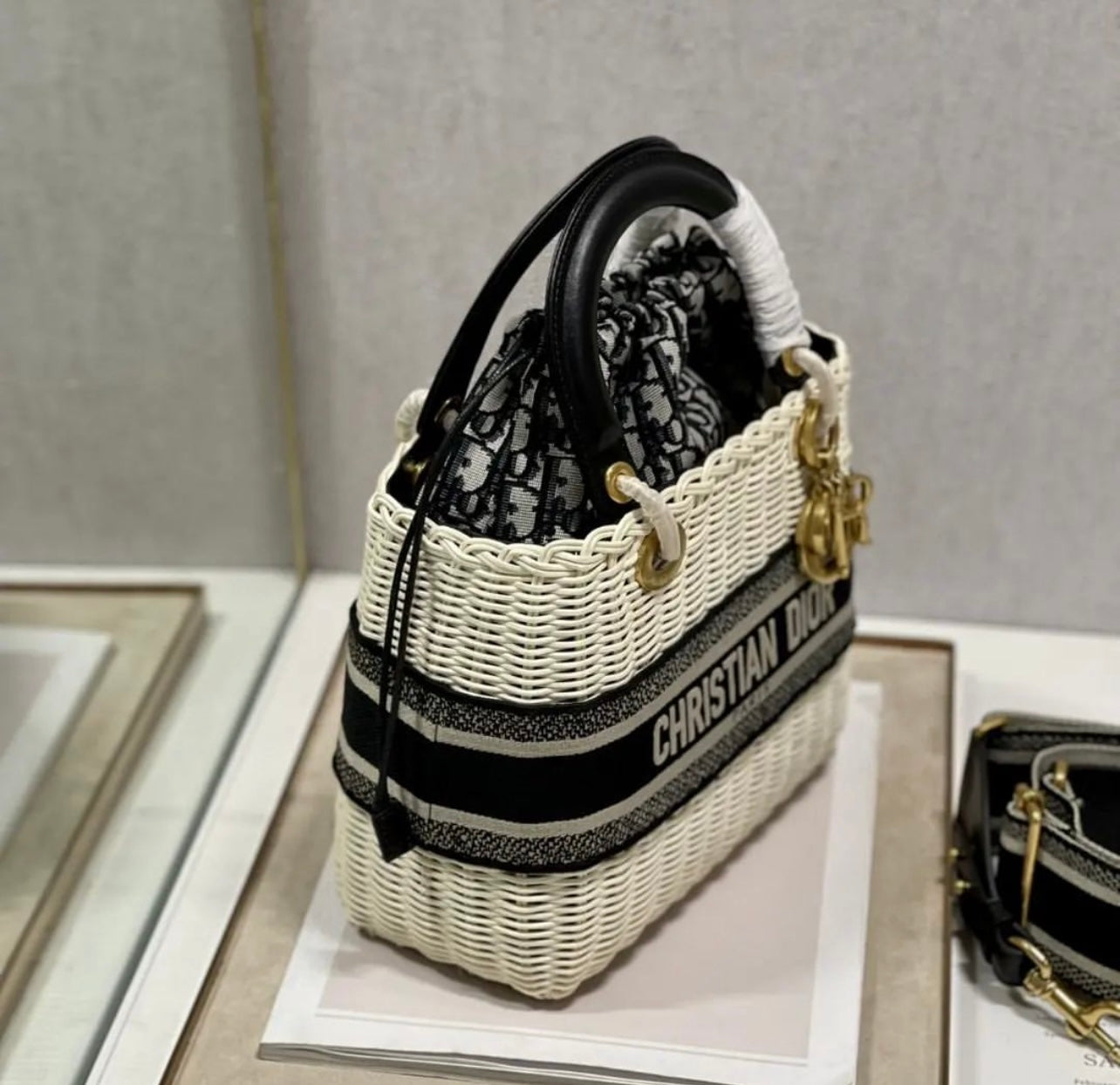Medium Lady D Wicker