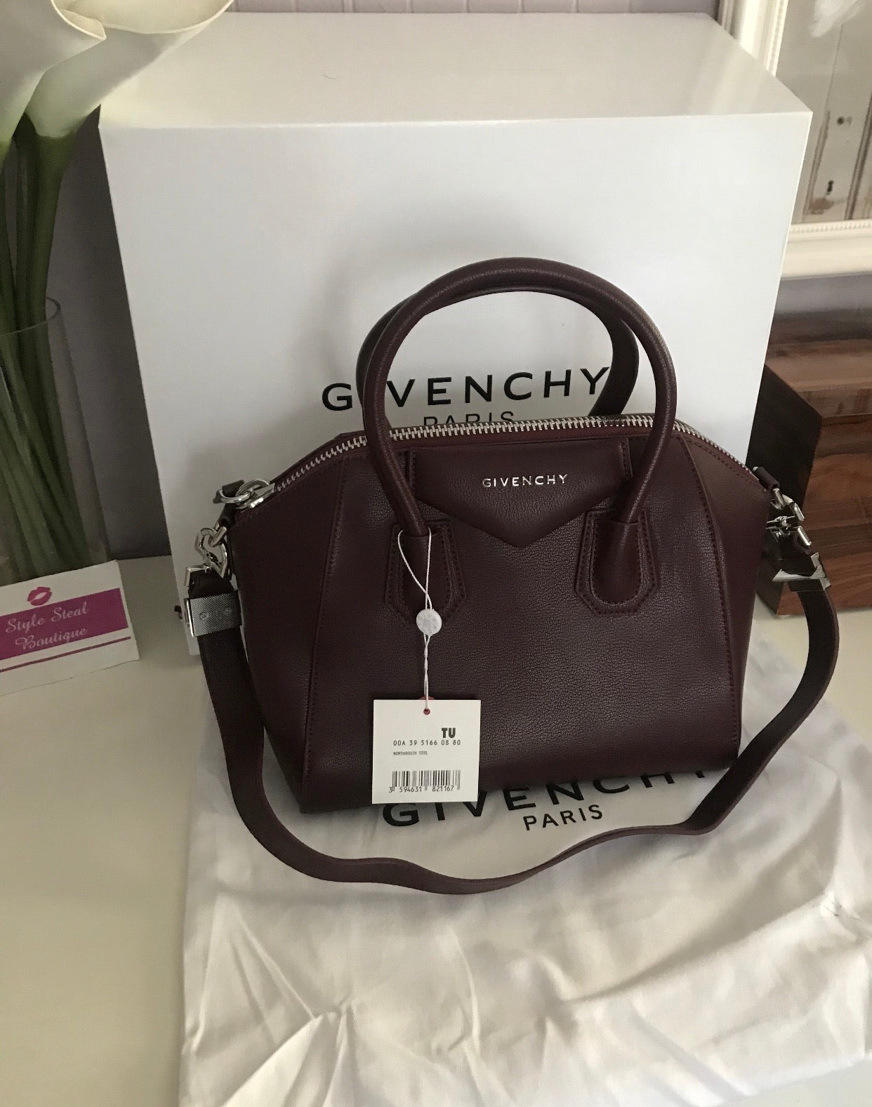 Antigona Grained Leather