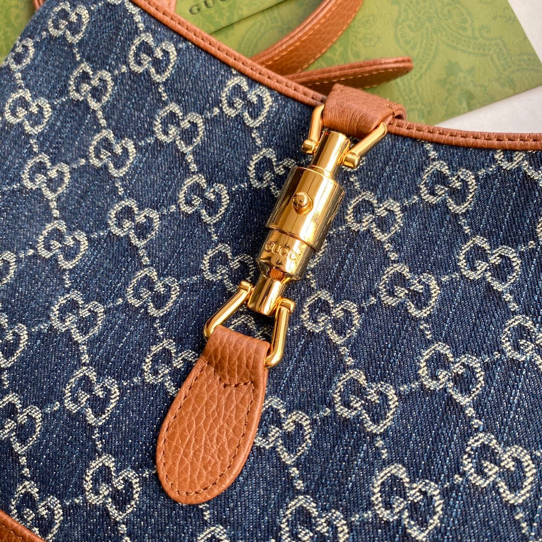 Jackie Small Shoulder Bag
