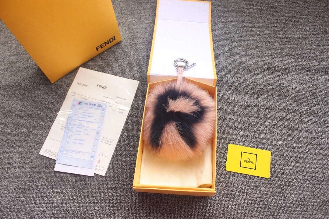 Initials Fur Pom