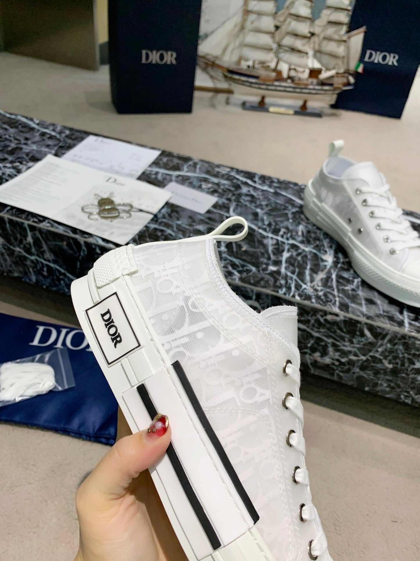 B23 Sneaker