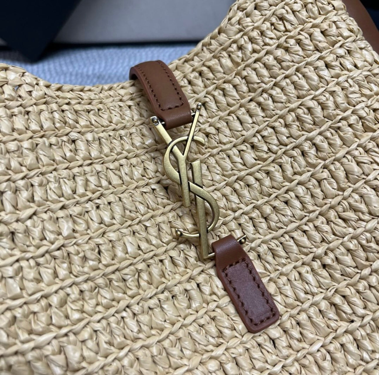 Le 5 Raffia